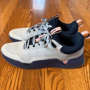 While On Earth Move Trainer Women's Blue and Pink Athletic Shoes 10